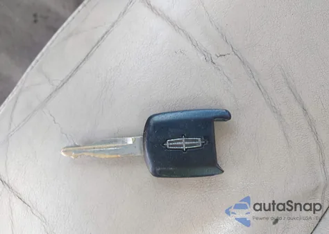 2004 Lincoln Town Car Ultimate из США, поврежденный, VIN 1LNHM83W14Y644745